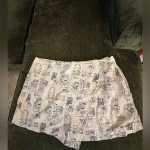 Abercrombie & Fitch Cream and Black Skort Illustrated Fabric